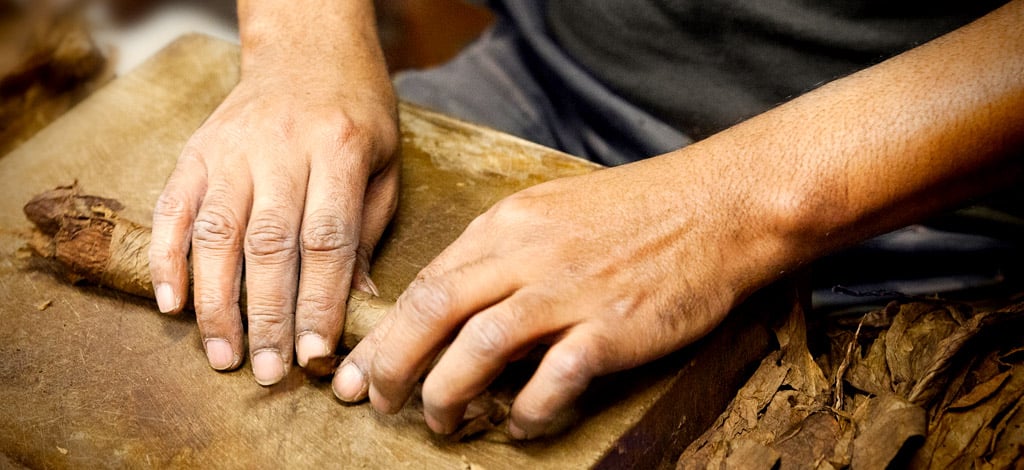 Rolling cigars